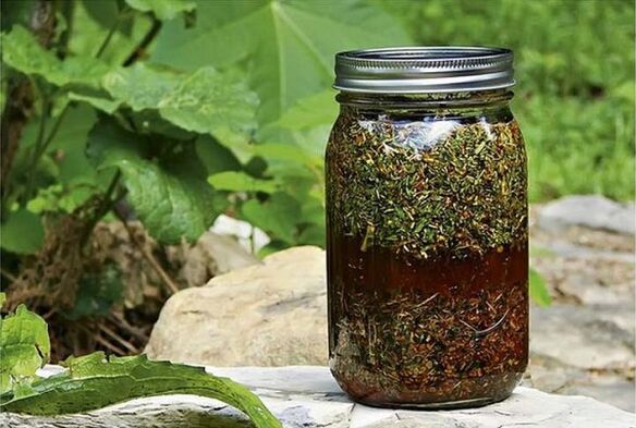 Té de hierbas contra los parásitos.