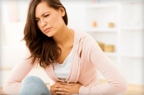 Dolor abdominal debido a parásitos.