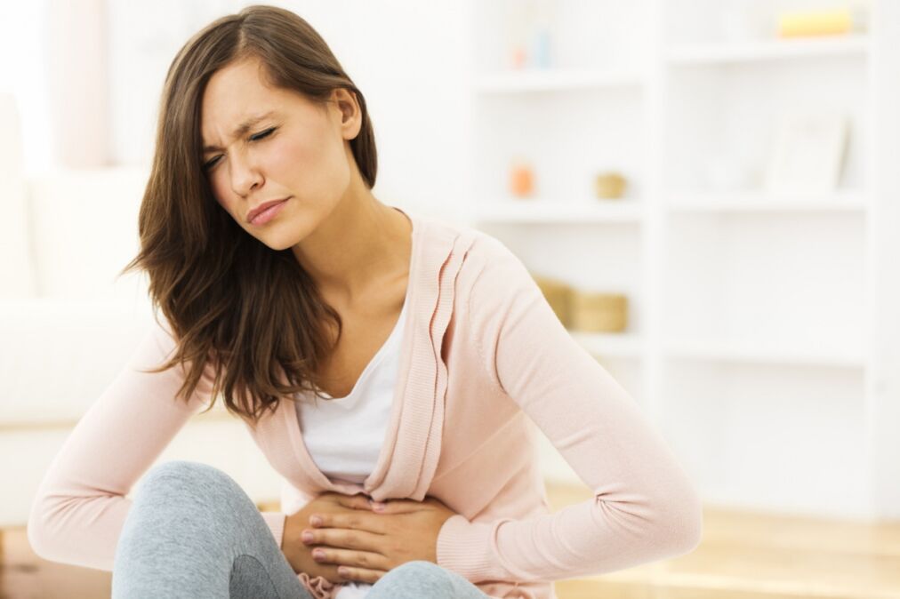 Dolor abdominal debido a lombrices.